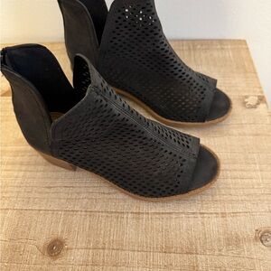 Girls’ Sugar Dark Gray Perforated Ankle Booties